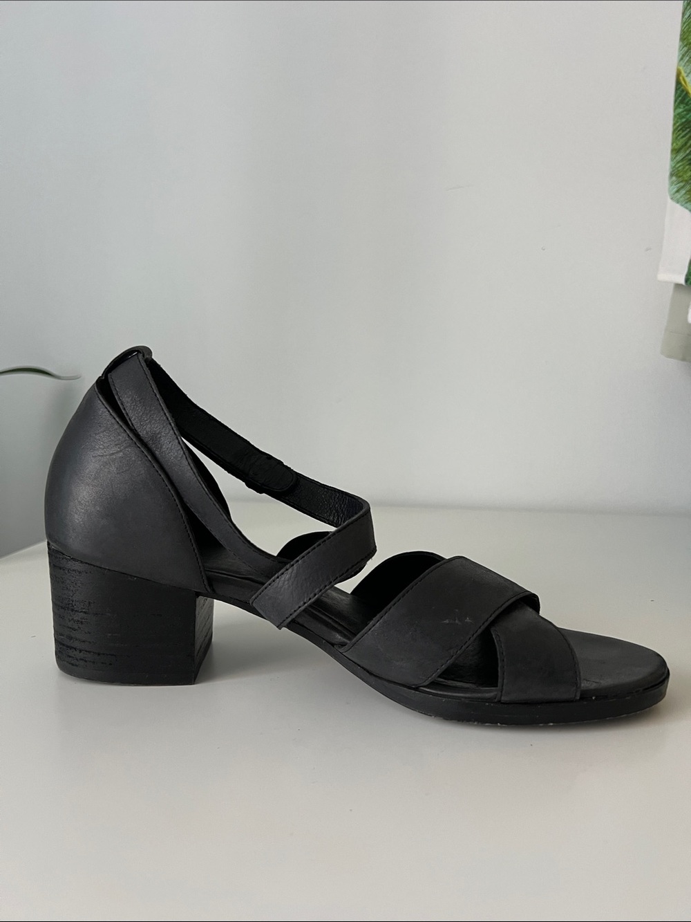 Eileen Fisher Black Leather Strappy Block Heel Sandals 9 - Picture 6 of 6